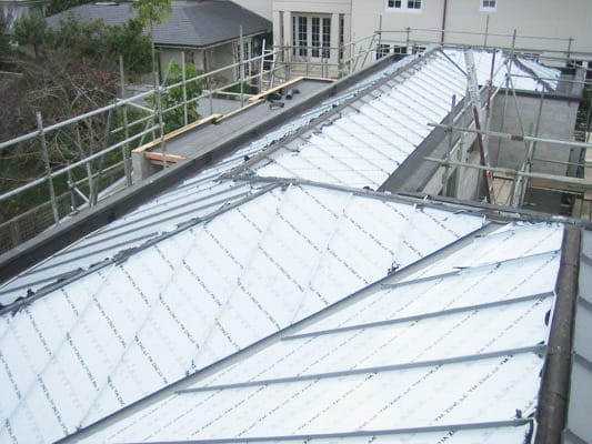 New roofing installation with underlay protection and scaffolding by Dr Roof NZ during re-roofing project.